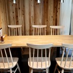 手打うどん かとう - 奥の打ち場がテーブル席になりました