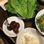 牛角 - サンチュ3人前とポテトサラダ