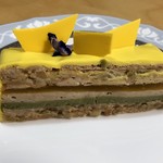 ピエール・エルメ・パリ - サラ、真横から。