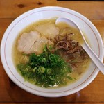 豚骨ラーメン 壱流 - 豚骨ラーメン（750円）