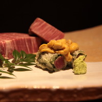 黒毛和牛フィレ肉と生雲丹の天ぷら