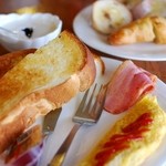 ホリデーアフタヌーン - 朝食のパン