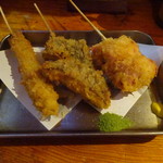 Gakinchi - 左から豚串かつ・シイタケ・うずらベーコン