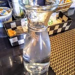 ビストロ・ぽわぶる - 水のお代わり用のデキャンタ！洒落てます！！