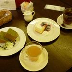 バー＆ラウンジ 「ザ・フレイム」 - 抹茶シフォンとチーズケーキ