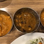 インド村 - チキンカレー、豆カレー、キーマカレー（日替り）