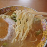 らぁめん倉崎 - 縮れ太麺がンマイ♪