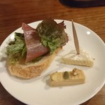 ヒロ ムネトモ - 生ハムとチーズ。