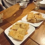 ヒロ ムネトモ - 肉汁の付いたパンを焼いてくれました。