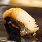 日本橋蛎殻町 すぎた - 藁で炙ったサシゴ