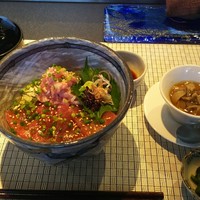 鉄板焼 たまゆら - 気仙沼直送マグロ丼 1500円、サラダ・スープ・味噌汁・香の物・シャーベット・コーヒーが付きます