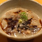 神山 - 牛すじ肉の蕎麦湯炊き　薬味を入れて