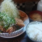 スマイリー - 若鶏の唐揚げ定食（キャベツ大・ごはん大）