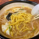 大番 - 特注極太縮れ麺