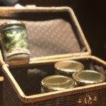 焼肉 うしみつ - うしみつビューティーサラダ
      〜シャンパンビネガーとザクロのドレッシング〜