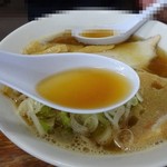 マルミ・サンライズ食堂 - 津軽ラーメンのスープは煮干しの味が濃い♪