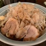 Menya Akatsuki - あかつき麺　にんにく、野菜、あぶら、カラメ