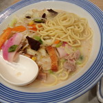 リンガーハット - 長崎チャンポン／普通盛りの麺