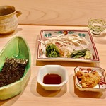 はらまさ - お刺身に 割いた松茸と あん肝、薬味をのせて のりで巻いていただきます（╹◡╹） 