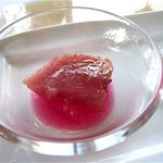エリゼ光 - キハダマグロ 赤い辛味大根のソースと共に