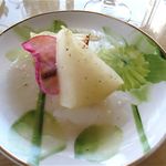 エリゼ光 - 三浦大根のステーキ 赤カブのチップのせ