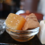 イザカヤ リビングルーム - まぐろと大根の煮物