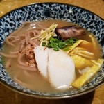 しまぶくろ - 沖縄そば、伊江島産小麦の全粒粉を使った麺