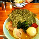 濱之家 - 濱之家スペシャルと煮干し出汁背脂醤油ラーメン。