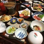 斉北荘 - お楽しみの夕食。信州サーモン、南瓜、豚肉、美味しい\(//∇//)\まだお吸い物、水菓子、松茸ご飯は未着。