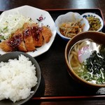 越後庵 - ミニうどんの付いたとんかつ定食です。(2019年9月)