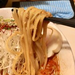 とんぼ庵 - ゴマ辛らぁめん　麺アップ