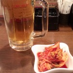 餃々 - キムチとビール