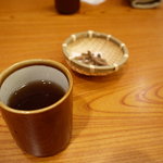Kineya - 暖かいお茶とそばかりんとうのサービス