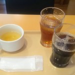 ガスト - モーニングのスープとドリンクバーのアイスコーヒーとアイス烏龍茶