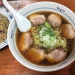 Chuugokuryouri Miyoshi - 81ッパクのタカシは、単品の『やきめし』とチャーシュー麺！
                
                メニューには単品は『やきめし』セットはチャーハン。
                
                高岡ではチャーハン表記よりやきめし表記が多い気がする。
                
                
                