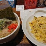 横濱ハイハイ樓 - 炒飯と、半ラーメン  ハイロウ(半ラーメン)