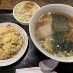 赤尾飯店 - 半チャーハンと半ラーメンのセット（ラーメンに変更）