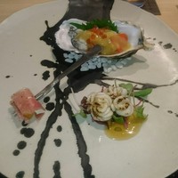 梶川 - 牡蠣サーモンいくら黄身酢、白子、次郎柿クリームチーズ生ハム