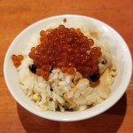 麺屋 六感堂 - 鮭としめじのバター醤油 いくら添え