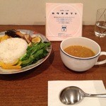 カタチカフェ - カタチカフェのカレー（じっくりタマネギを炒めたオリジナル）