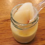 野菜がおいしいカフェ LONGING HOUSE - 湯庵プリン（とみのり）＠桃のコンポートがたっぷり