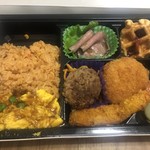 ベルーナドーム 売店 - ねこの洋食弁当（中身）