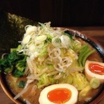 神田ラーメン わいず - キャベ玉ラーメン