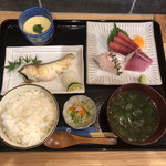 湘南 魚つる - 銀ダラの塩焼きと刺身三種(バチマグロ・天然鯛・ぶり)