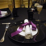 ガストロノミー ジョエル・ロブション - 漆黒のクロスが美しいテーブルセッティング