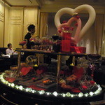 ガストロノミー ジョエル・ロブション - ミニャルディーズのワゴン／バレンタイン仕様