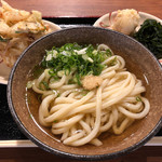 こがね製麺所 - 冷かけにかき揚げ、たまご天