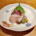 Kotaro - お造り3種盛り：蝦蛄（しゃこ） 鰹 石垣鯛