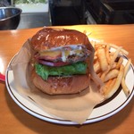 チンズバーガー。Mポテトセット。