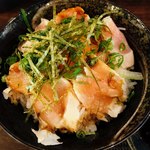 大阪串焼 串イッカ - 但馬地鶏ユッケ丼。